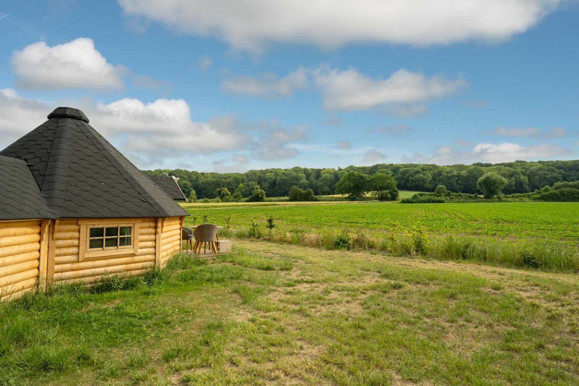 Logements Insolites A La Ferme - Yourte, Kota Ou Pod Farbus Номер фото
