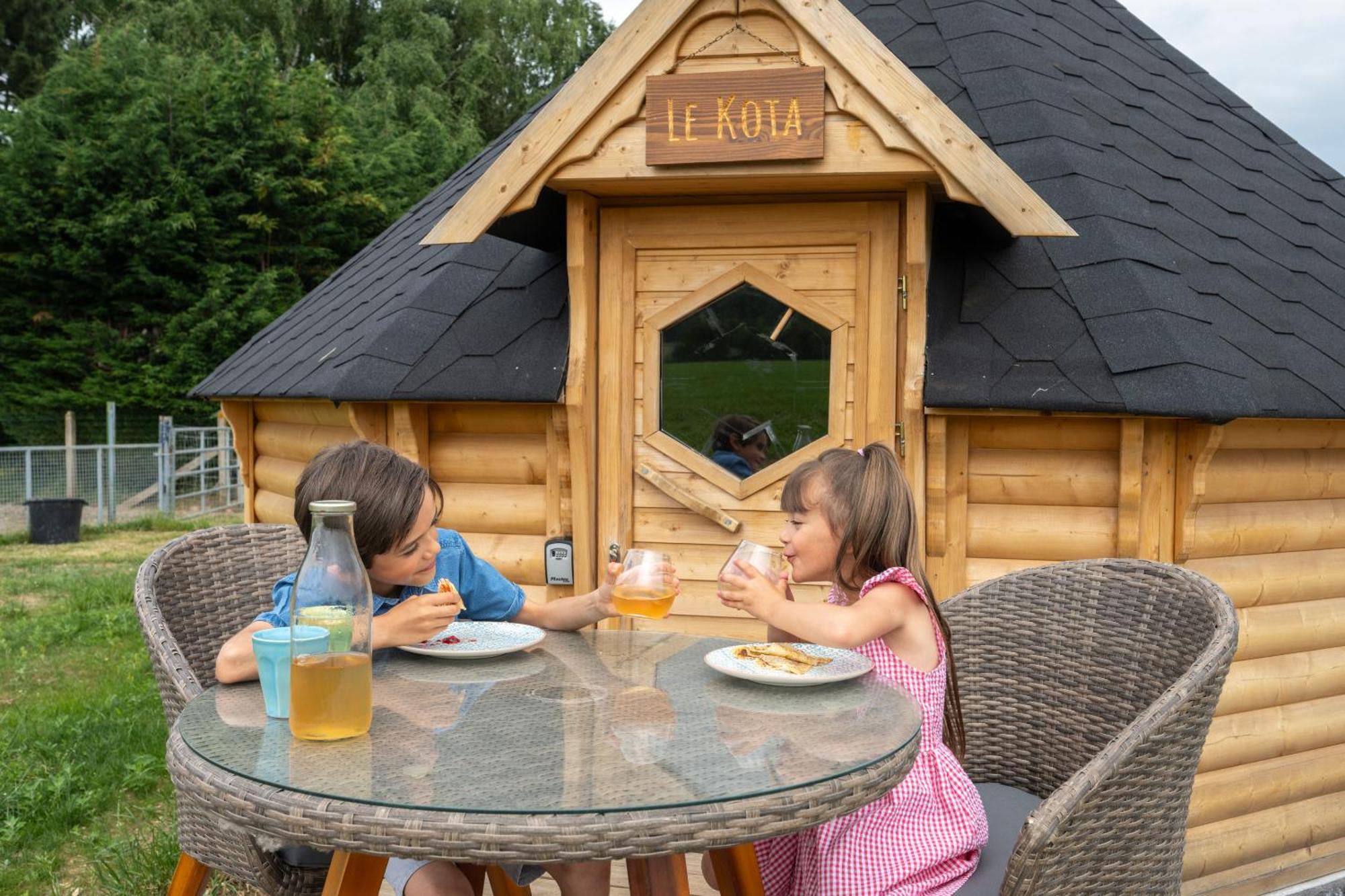 Logements Insolites A La Ferme - Yourte, Kota Ou Pod Farbus Номер фото